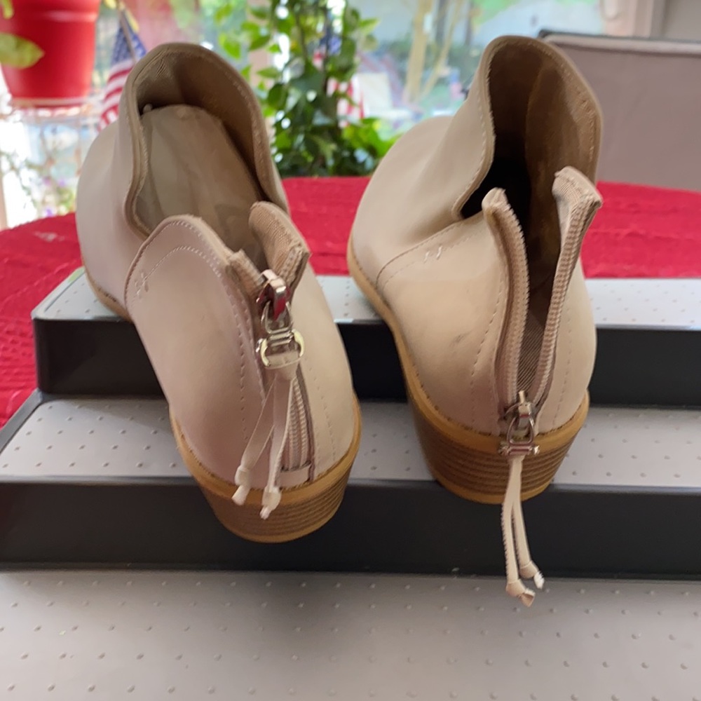 Ladies booties - Picture 2 of 4
